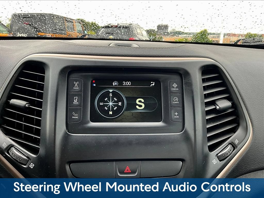 Used 2018 Jeep Cherokee Latitude w/ Cold Weather Group AWD/4WD image 18