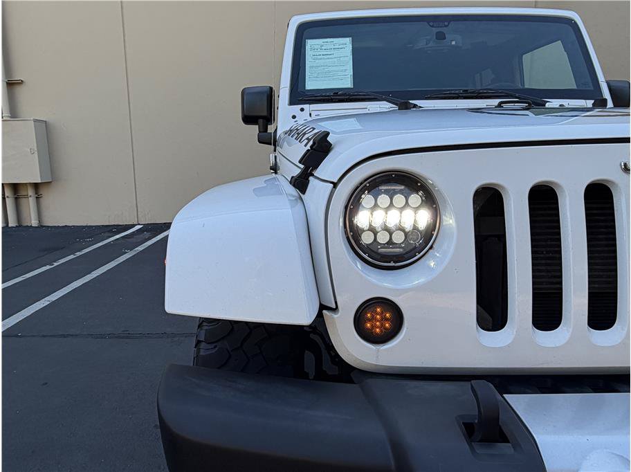 Used 2015 Jeep Wrangler Unlimited Sahara w/ Connectivity Group AWD/4WD image 45