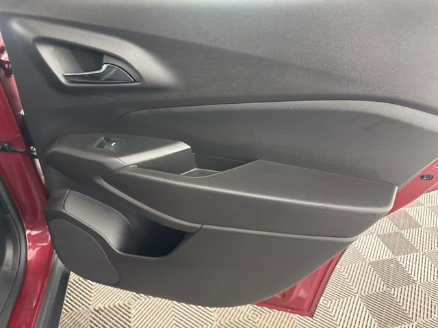 Used 2025 Chevrolet Trax LT w/ LT Convenience Package image 27