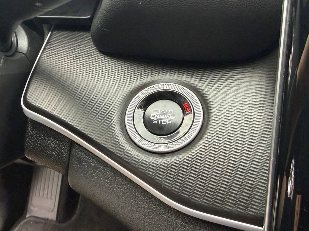 Certified 2025 Jeep Grand Cherokee Altitude AWD/4WD image 28