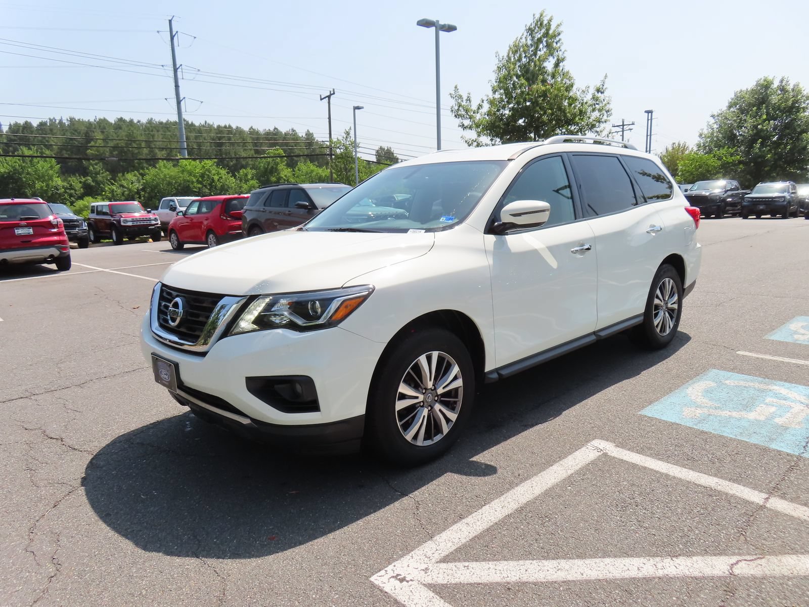 Used 2018 Nissan Pathfinder SV AWD/4WD image 3