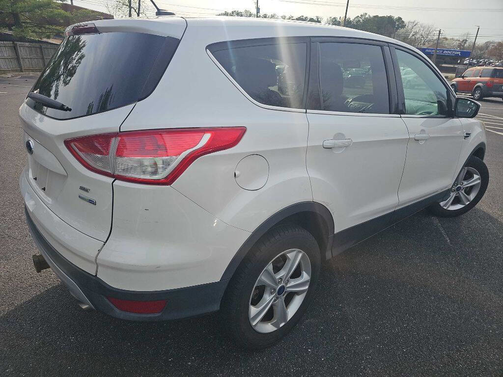 Used 2015 Ford Escape SE image 9