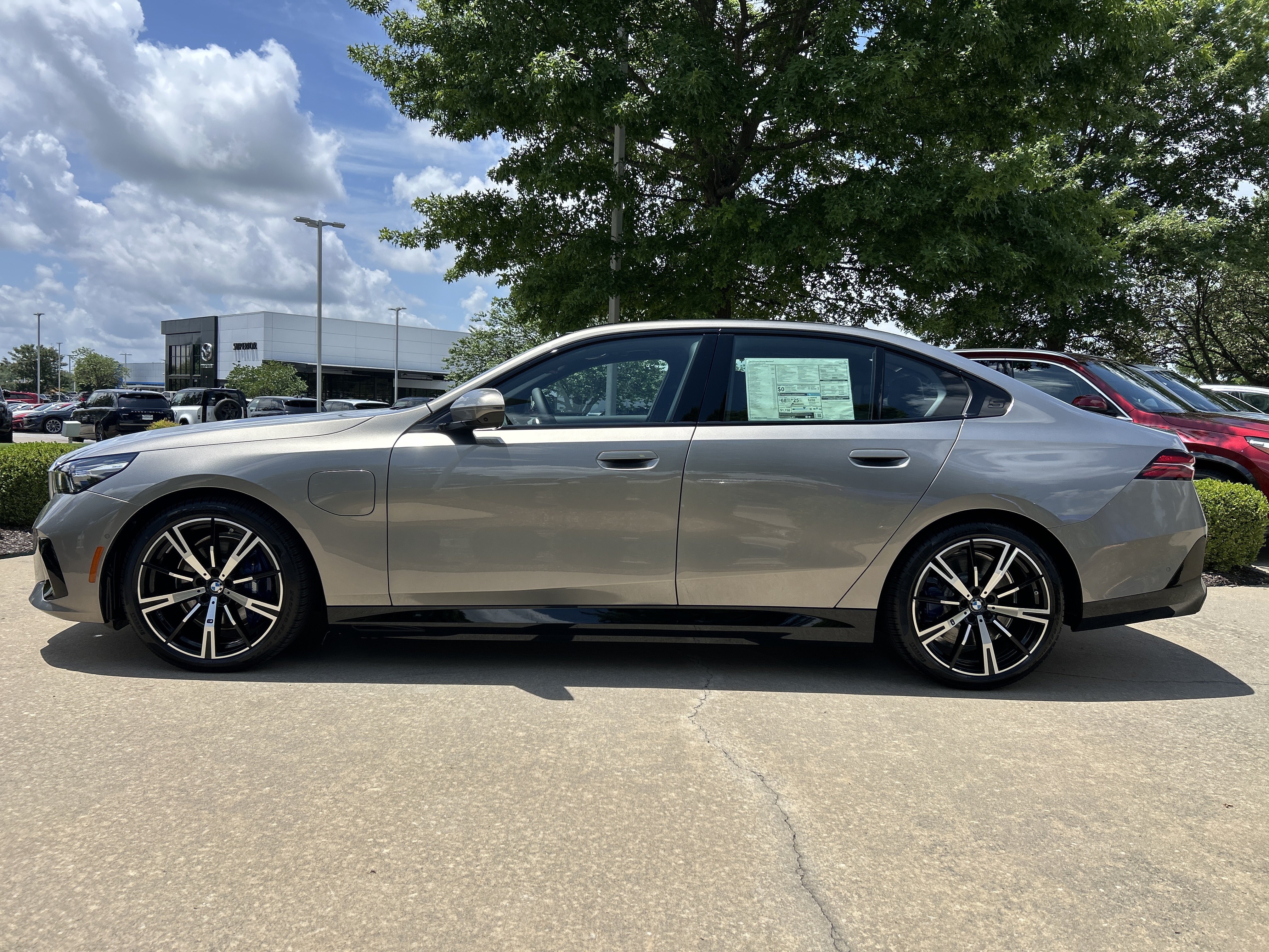 New 2026 BMW 550e xDrive AWD/4WD image 2