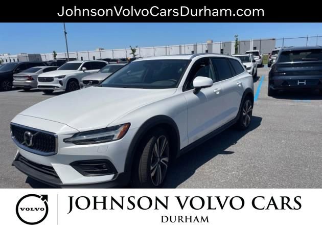 Used 2025 Volvo V60 B5 Cross Country Plus AWD/4WD image 1