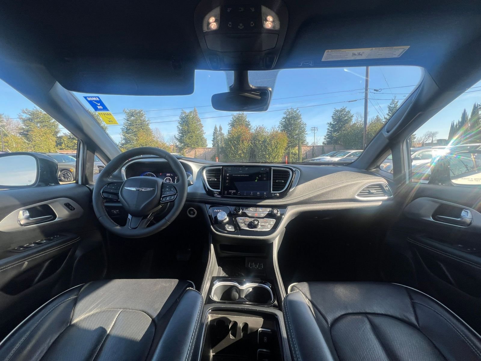 Used 2025 Chrysler Pacifica Limited image 31