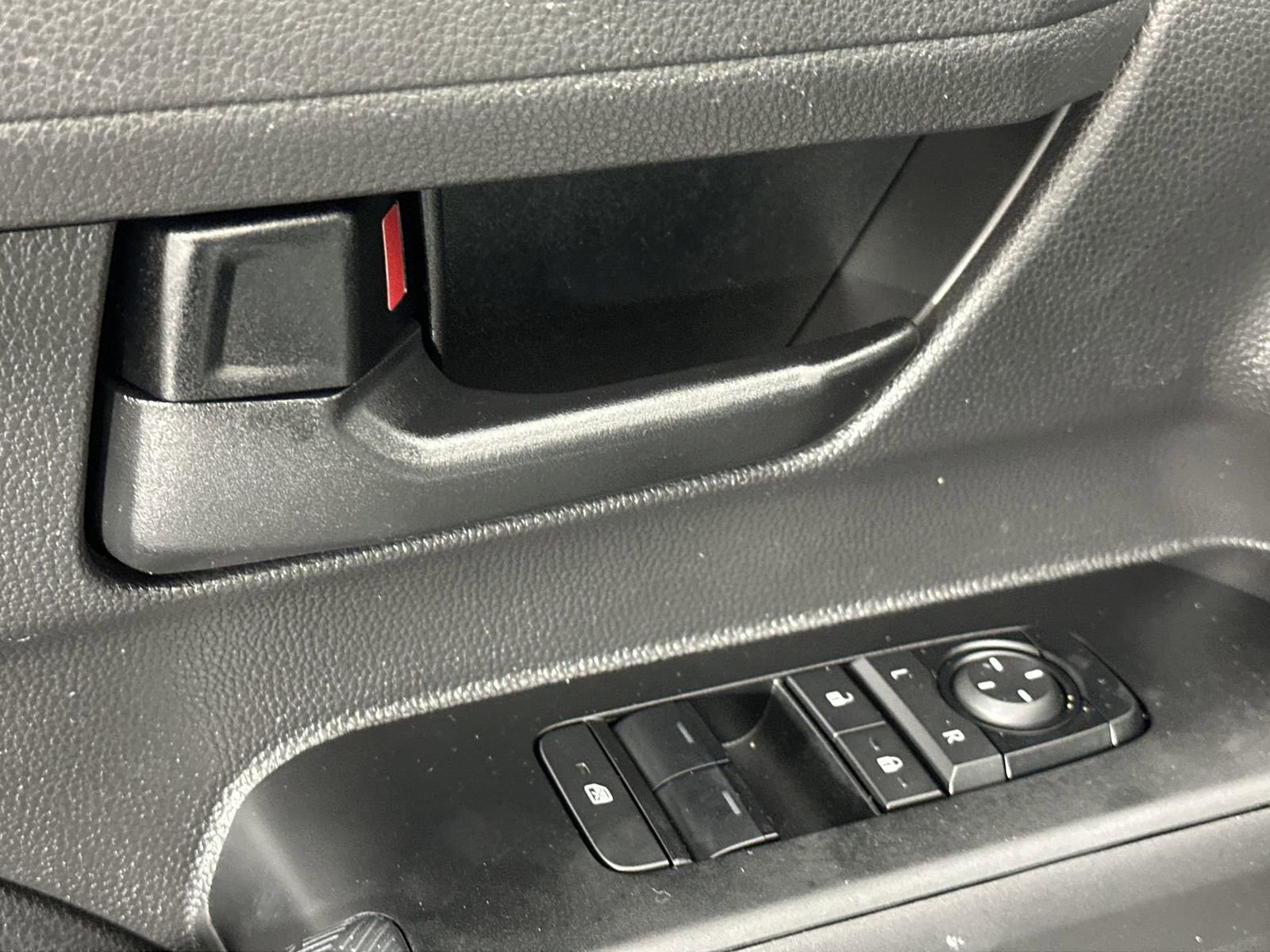 Used 2025 Toyota Tacoma SR image 13