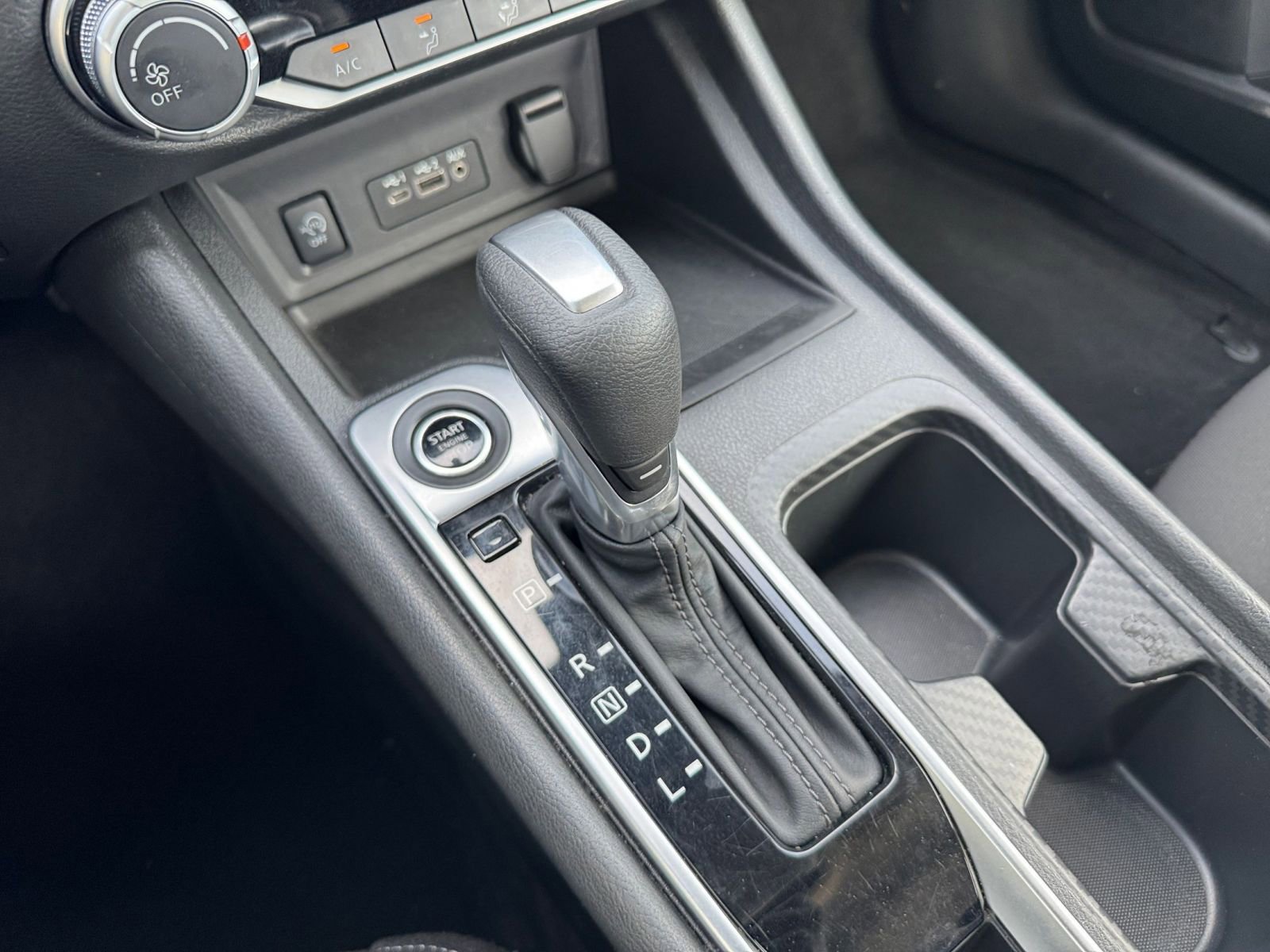 Used 2025 Nissan Sentra SV image 39