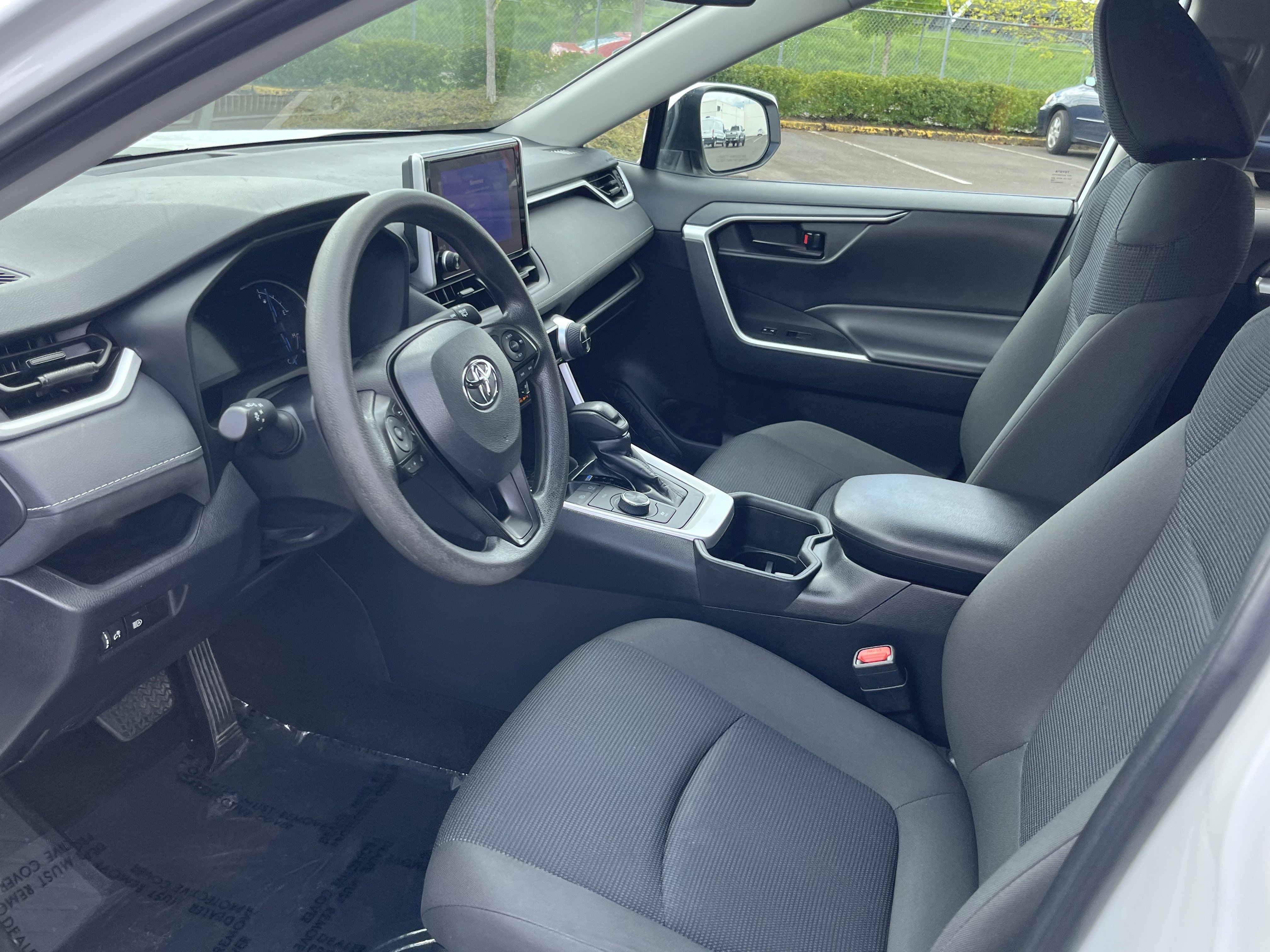 Used 2024 Toyota RAV4 LE AWD/4WD image 15