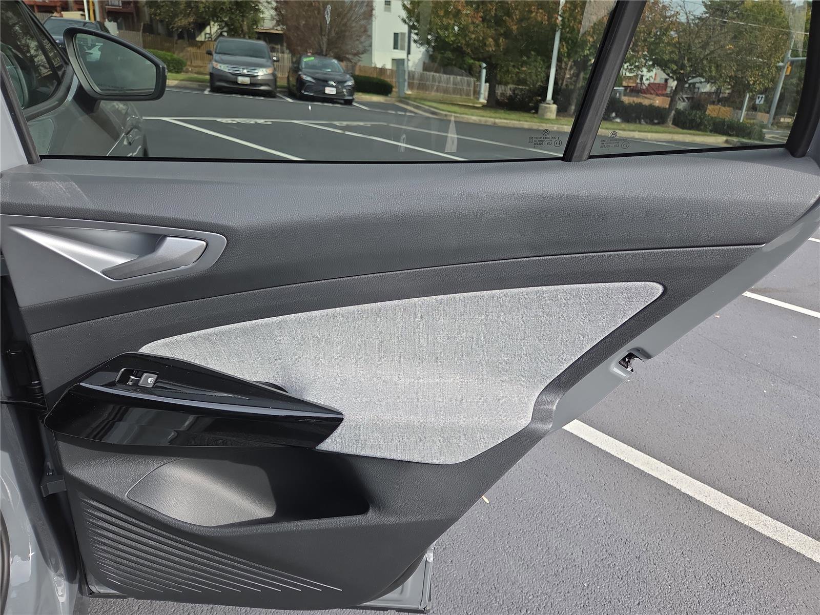 New 2025 Volkswagen ID.4 Pro image 31