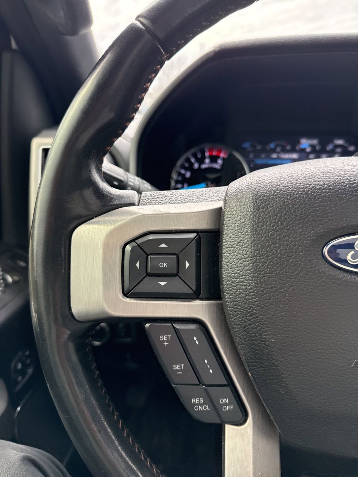 Used 2020 Ford F350 Platinum w/ FX4 Off-Road Package image 42