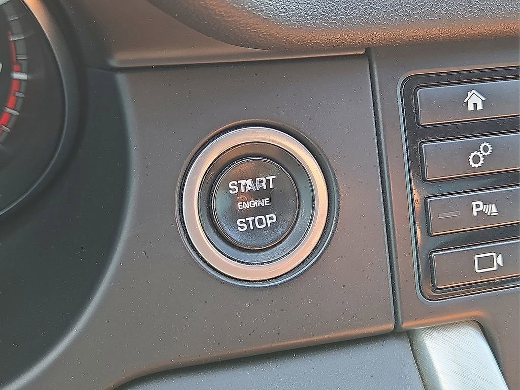 Used 2017 Land Rover Discovery Sport HSE Luxury image 31