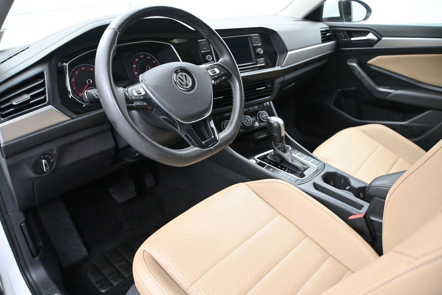 Used 2021 Volkswagen Jetta SE w/ SE Cold Weather Package FWD image 2