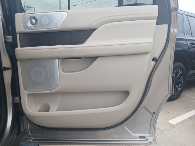 Used 2019 Lincoln Navigator L Reserve w/ Cargo Package AWD/4WD image 12
