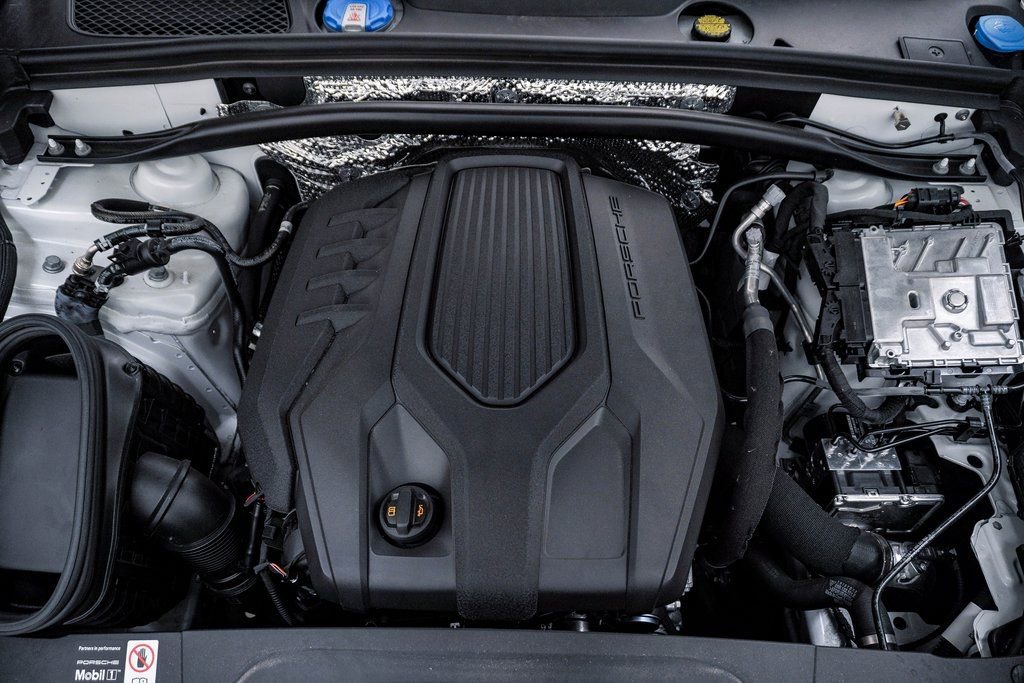 Certified 2025 Porsche Macan image 29