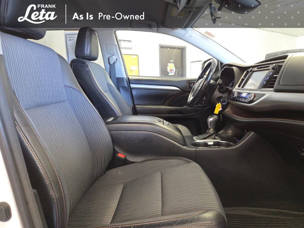 Used 2017 Toyota Highlander Plus AWD/4WD image 19