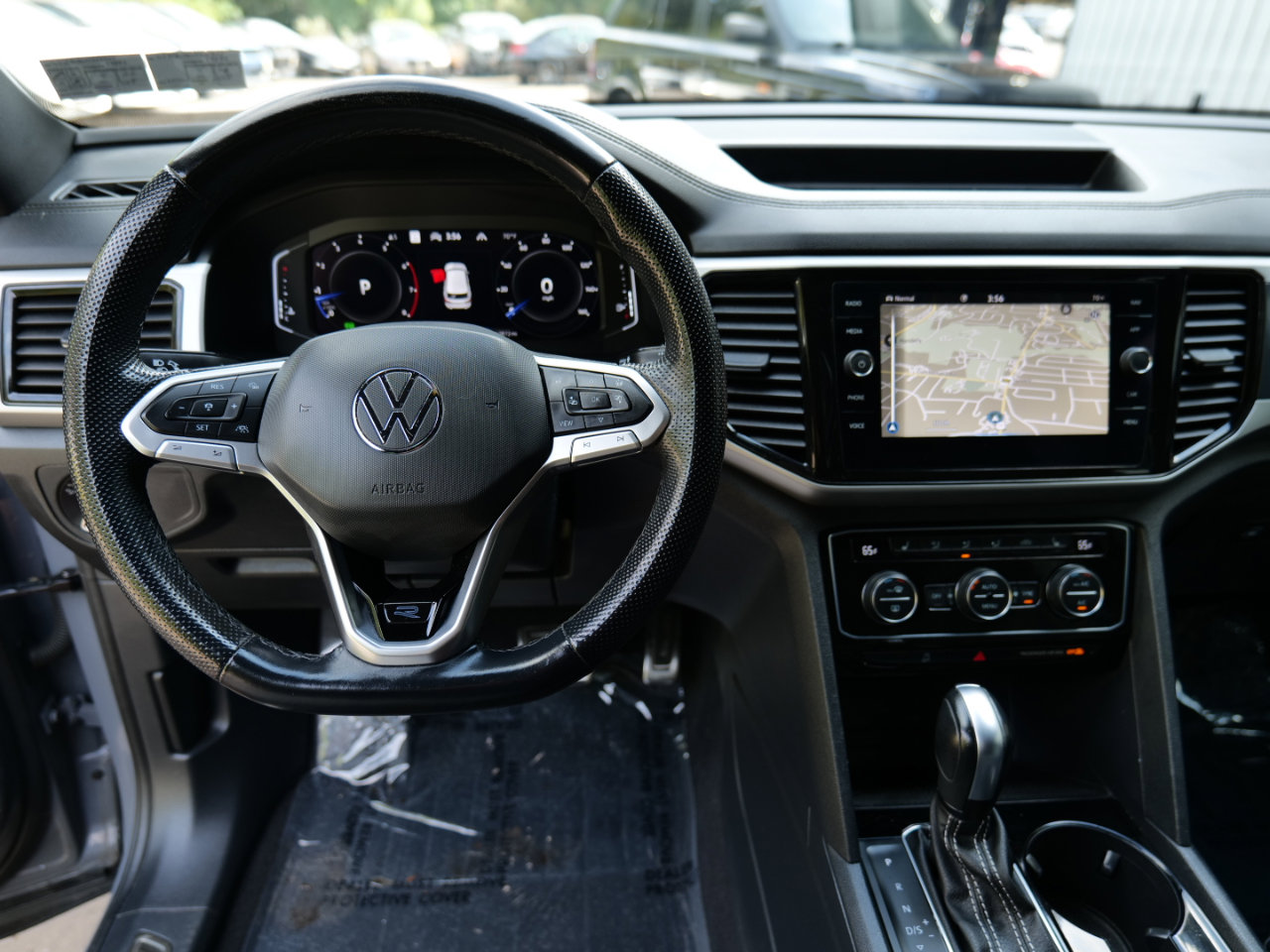 Used 2022 Volkswagen Atlas Cross Sport SEL R-Line image 19