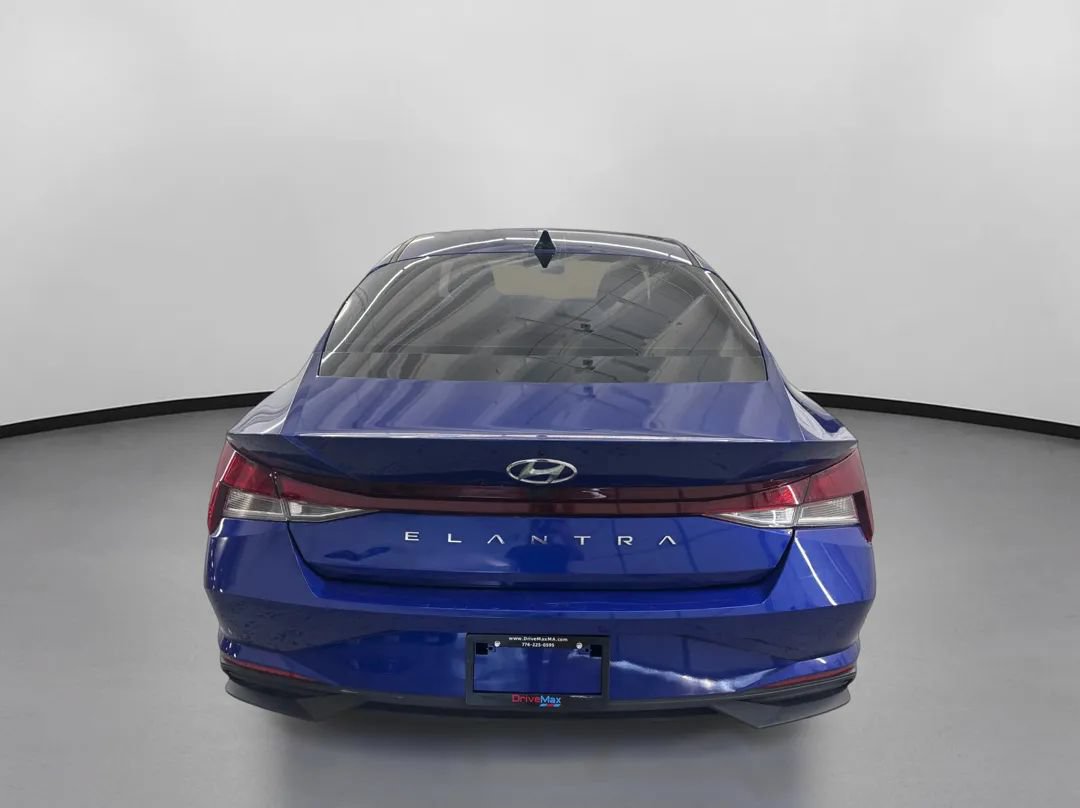 Used 2023 Hyundai Elantra SEL w/ Cargo Package FWD image 8