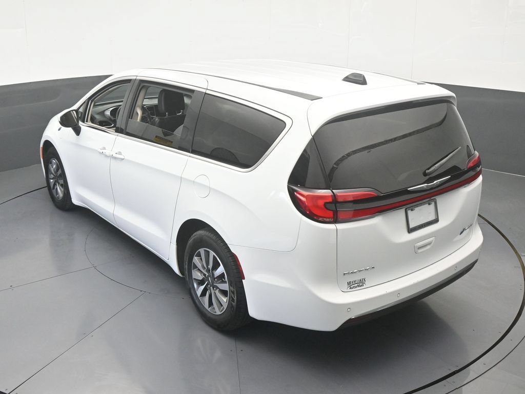 Used 2023 Chrysler Pacifica Touring-L FWD image 50