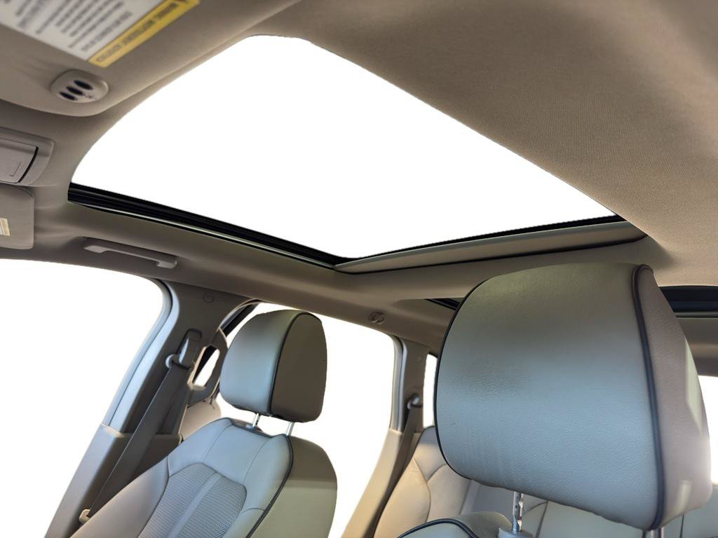 Used 2015 Lincoln MKX AWD w/ Equipment Group 102A image 17