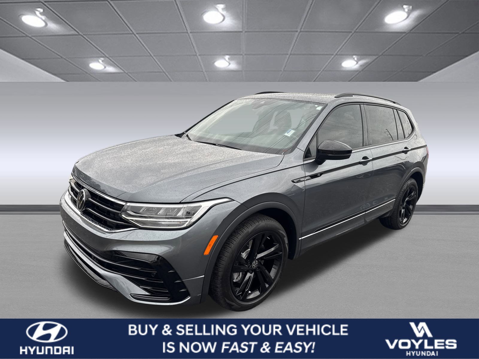 Used 2024 Volkswagen Tiguan SE R-Line image 1