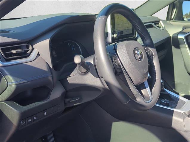 Used 2023 Toyota RAV4 SE image 9