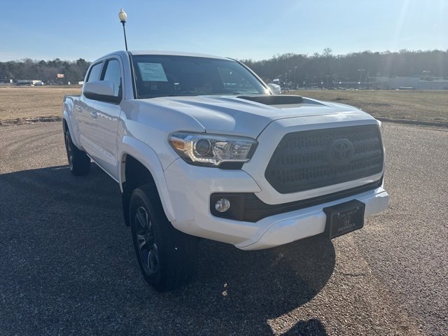 Used 2017 Toyota Tacoma TRD Sport w/ Tow Package image 2