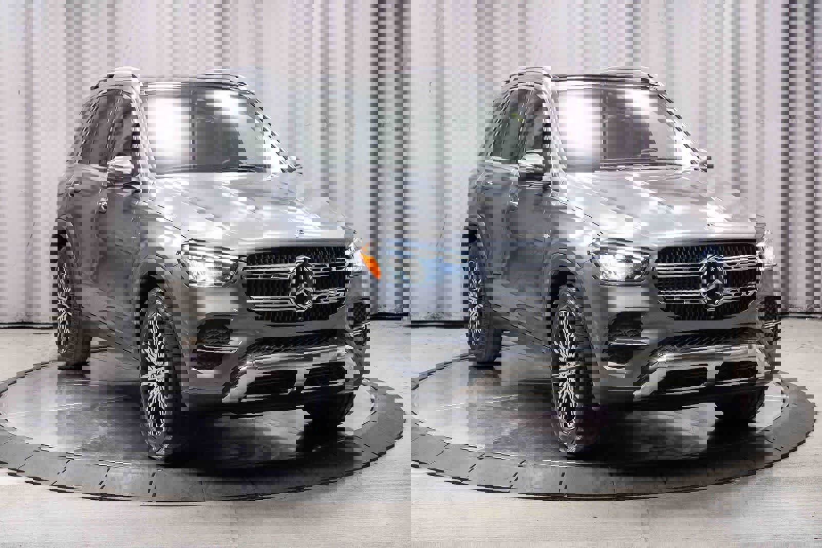 Used 2025 Mercedes-Benz GLE 450e 4MATIC image 5