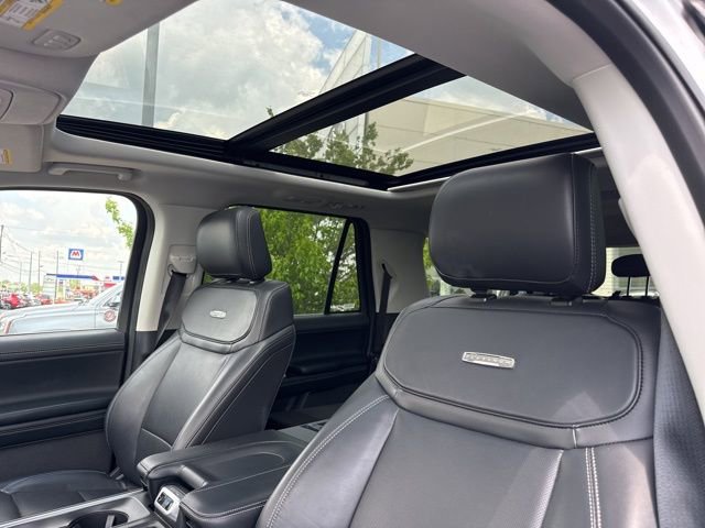 Used 2025 Ford Expedition Max Platinum AWD/4WD image 3