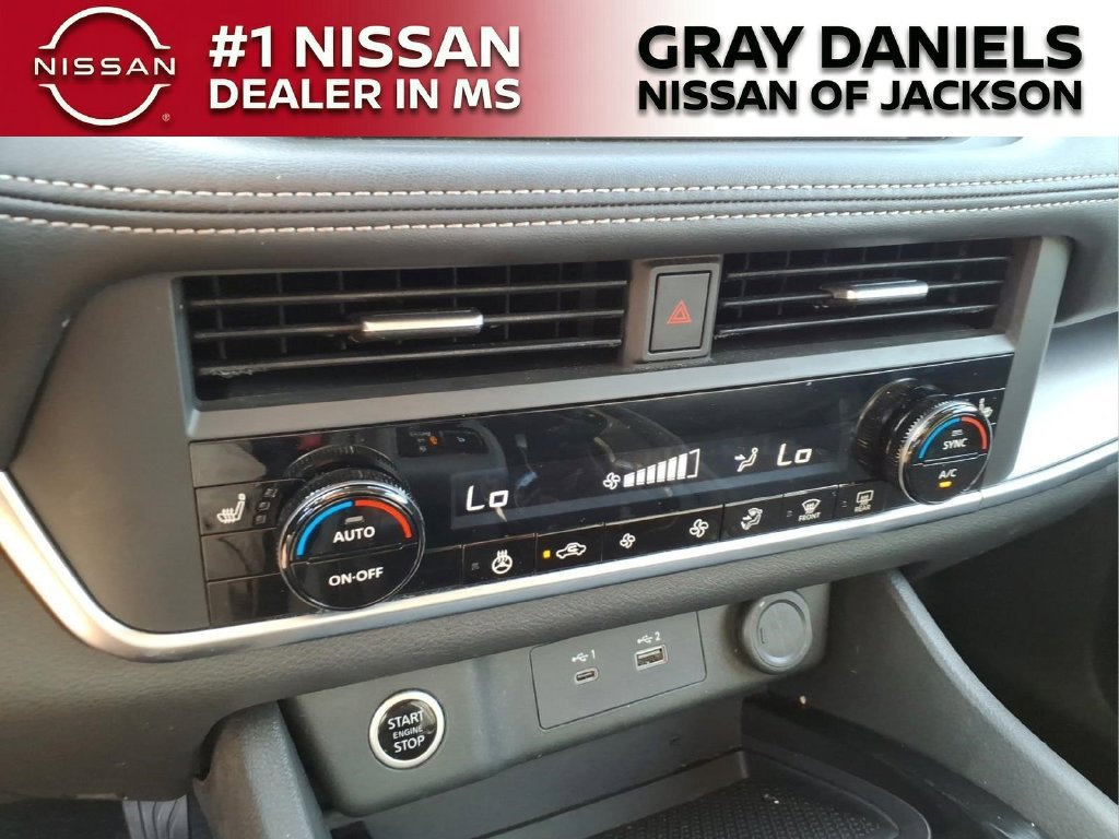 Used 2023 Nissan Rogue SV w/ SV Premium B Package FWD image 18