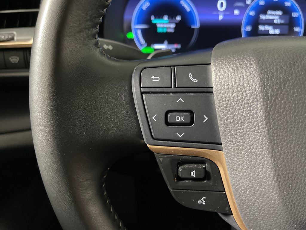 Certified 2025 Toyota Crown Signia AWD/4WD image 26