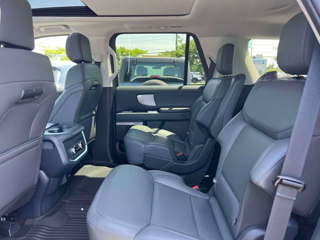 Used 2026 Ford Expedition Active AWD/4WD image 11