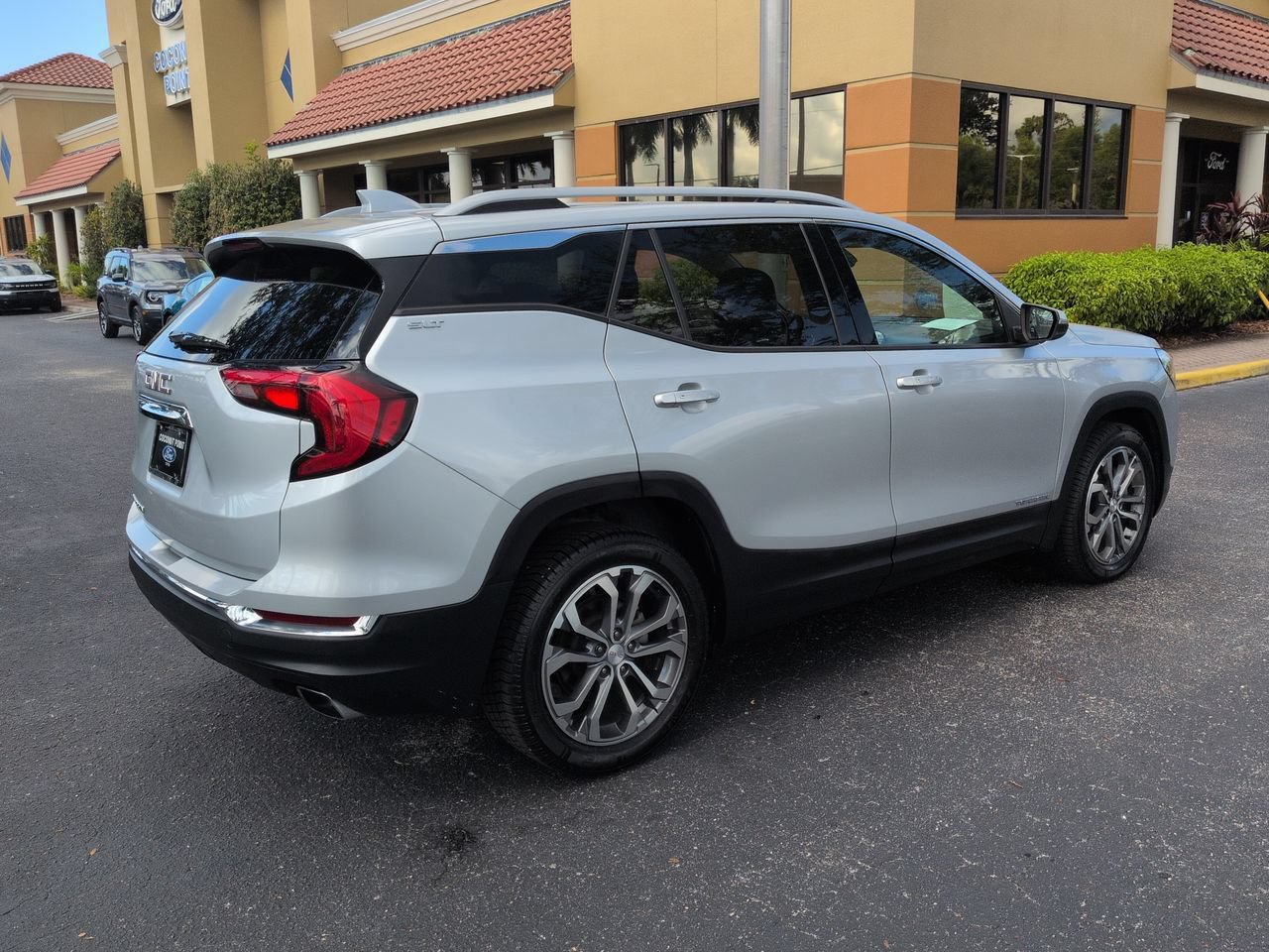 Used 2020 GMC Terrain SLT w/ Preferred Package FWD image 4