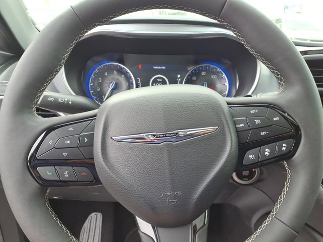 Used 2025 Chrysler Pacifica Limited FWD image 26