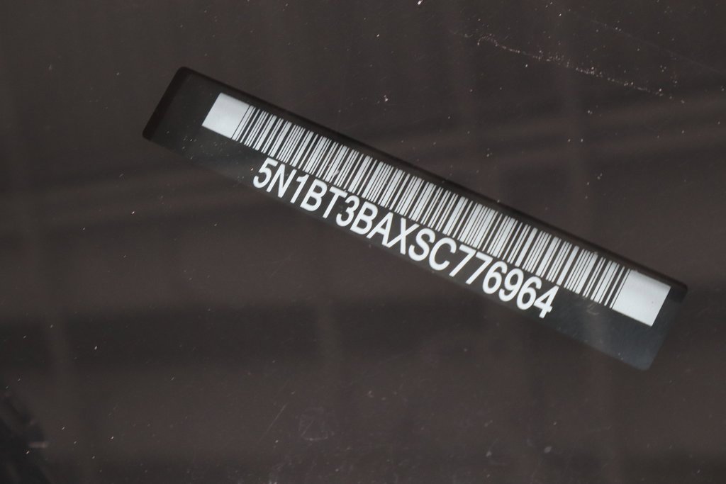 Certified 2025 Nissan Rogue SV image 32