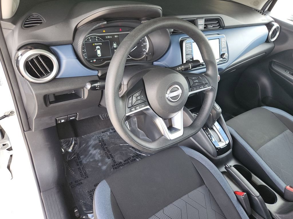 Used 2025 Nissan Versa SV image 11