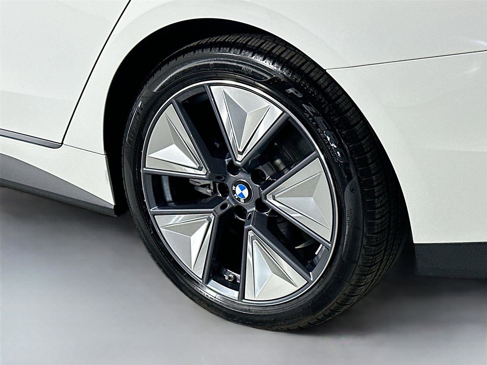 Used 2025 BMW i4 xDrive40i w/ Premium Package image 9
