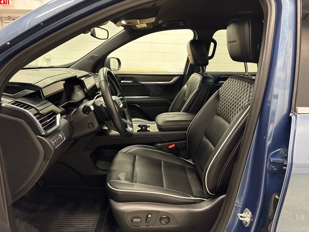 Used 2025 GMC Acadia Denali AWD/4WD image 16