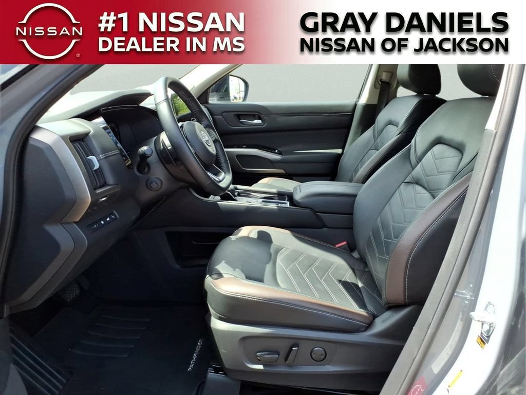 Certified 2025 Nissan Pathfinder Platinum FWD image 23