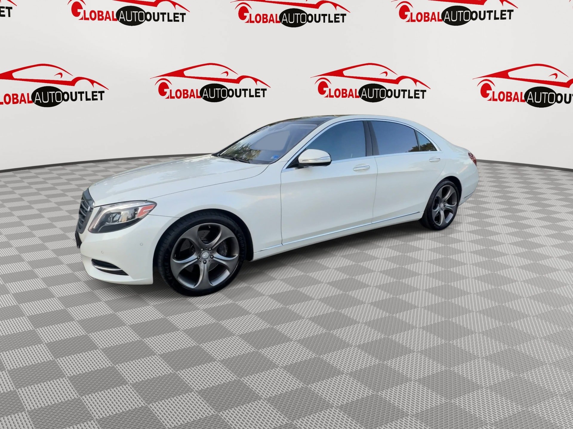 Used 2015 Mercedes-Benz S 550 Sedan w/ Premium 1 Package image 4