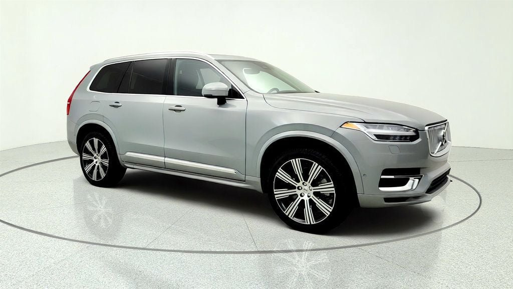 Used 2025 Volvo XC90 T8 Plus AWD/4WD image 3
