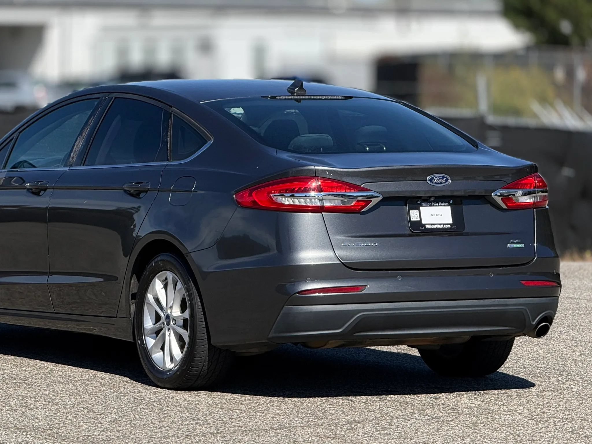 Used 2019 Ford Fusion SE FWD image 16