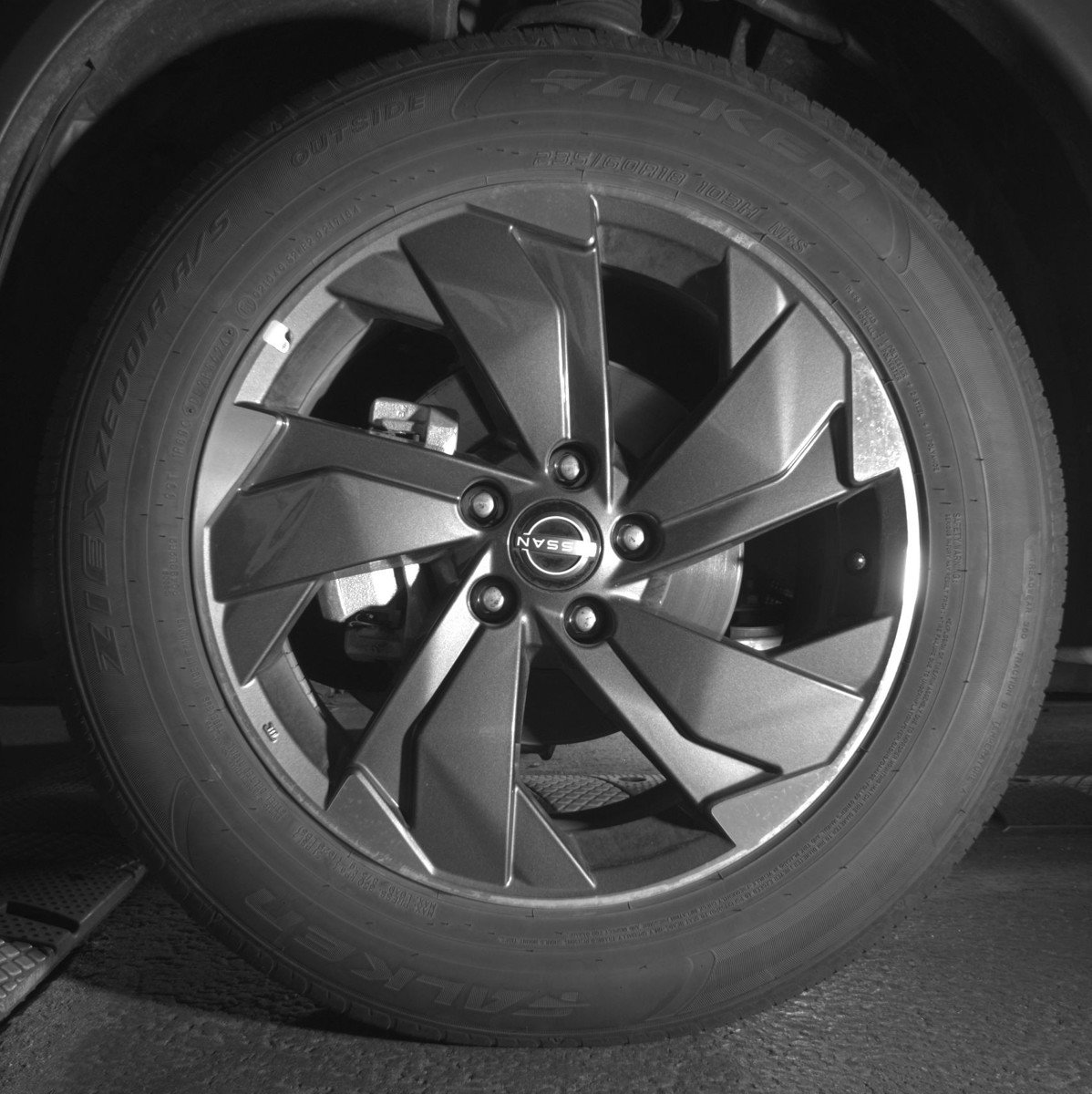 Used 2025 Nissan Rogue SV image 12