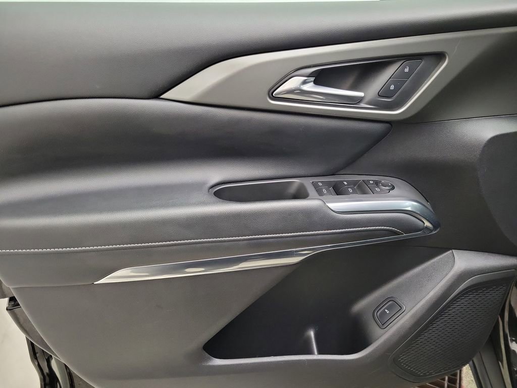 Certified 2025 Chevrolet Traverse LT image 17