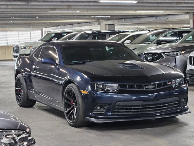 Used 2015 Chevrolet Camaro SS w/ SS Performance Package RWD image 3