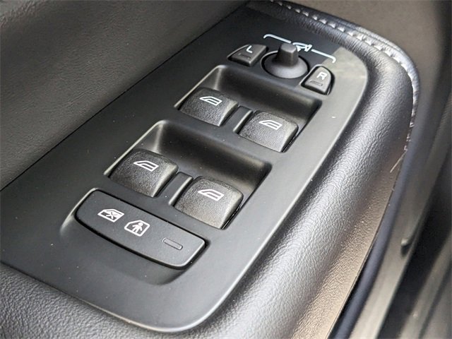 New 2025 Volvo XC60 B5 Ultra w/ Climate Package image 27