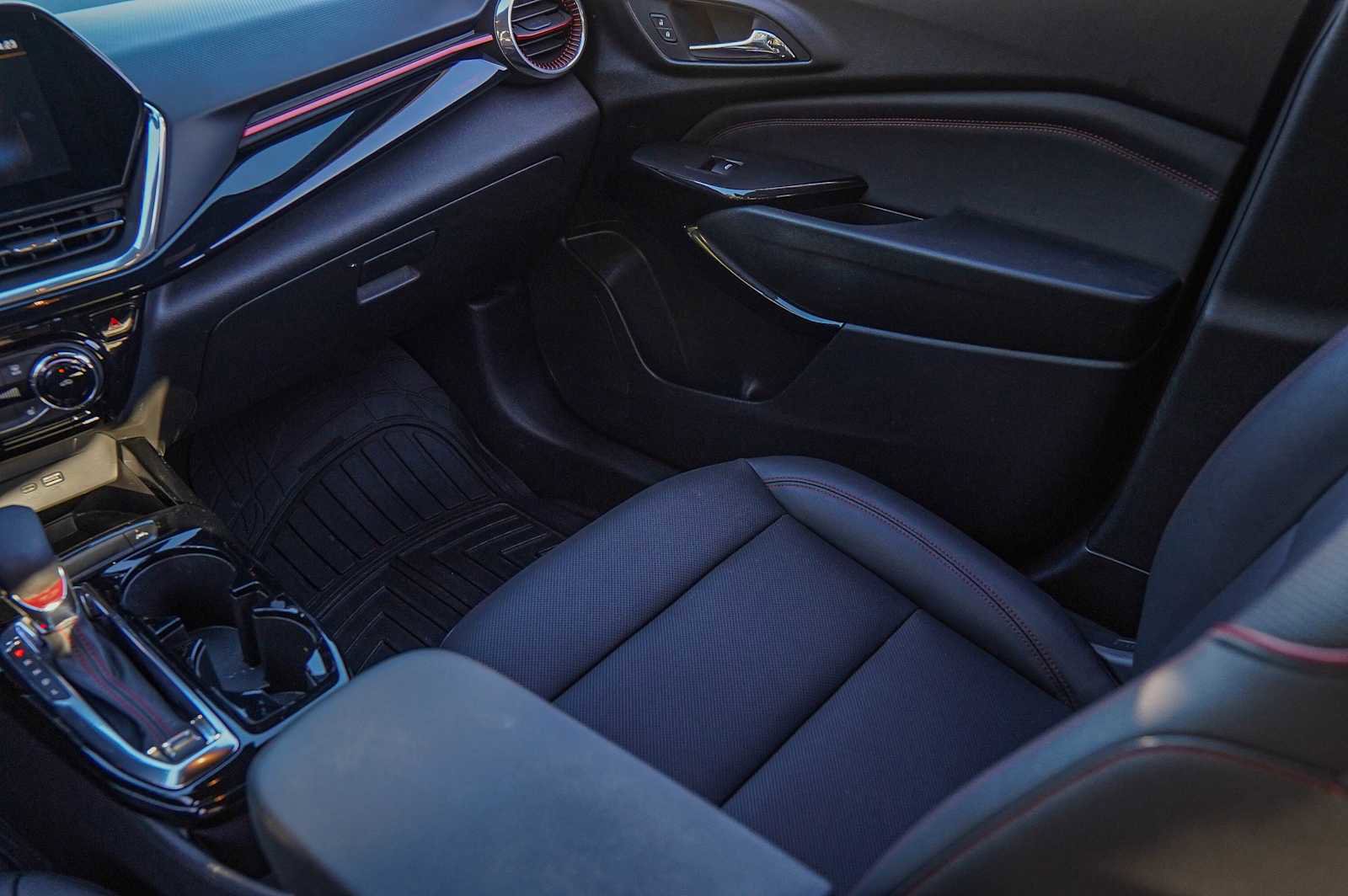 Used 2024 Chevrolet Trax RS w/ Sunroof Package image 26