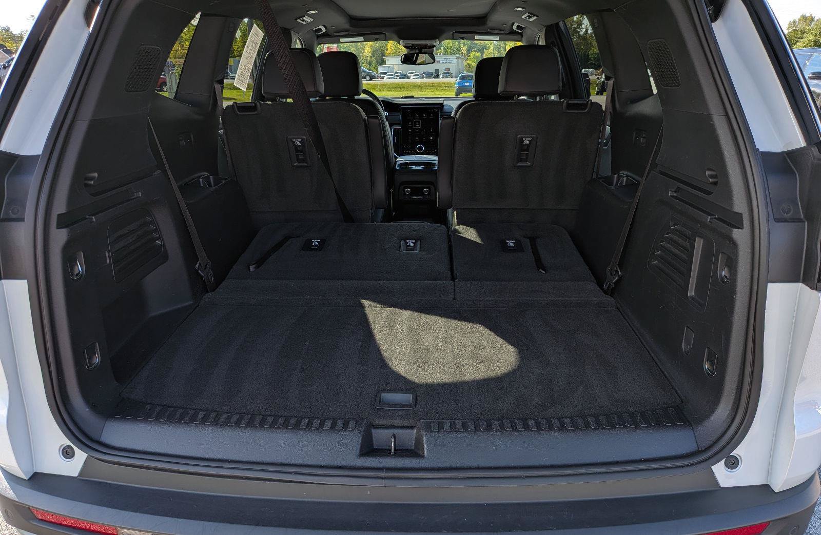 Used 2024 GMC Acadia Elevation w/ Luxury Package AWD/4WD image 10