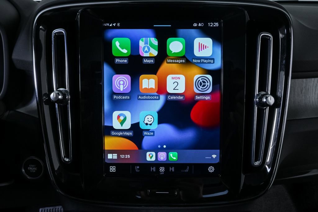 Certified 2025 Volvo XC40 B5 Plus image 17