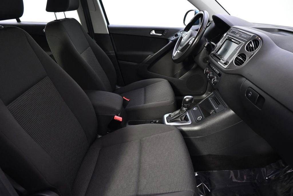 Used 2018 Volkswagen Tiguan Limited w/ Premium Package image 16