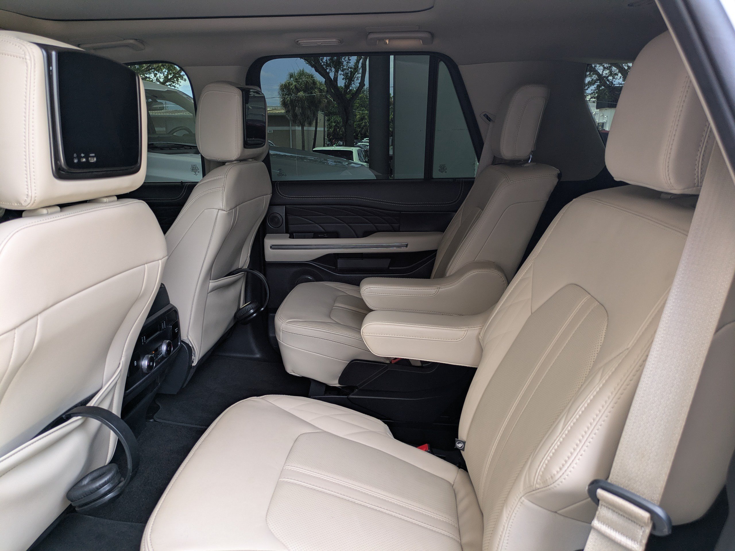 Used 2022 Ford Expedition Platinum AWD/4WD image 17